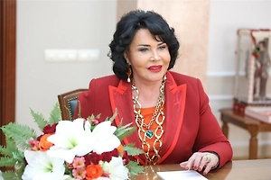 Самая русская песня для меня — это ансамбль «Русская песня», который в этом году отпраздновал 50-летие своей творческой деятельности на профессиональной сцене. Весь наш репертуар, а он огромный, — это исключительно русские песни, привезённые нами из многочисленных фольклорных экспедиций.