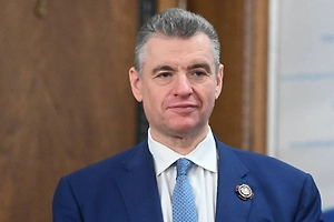Слуцкий опроверг сообщения о ДТП при участии «майбаха» Жириновского