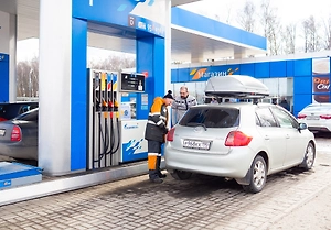 Петербуржец со спущенными штанами лишился прав из-за пьяного скандала на АЗС