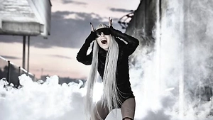 Психоаналитик назвала новый образ Глюкозы «криком о помощи»