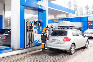 В РФ могут появиться льготные топливные карты для многодетных семей