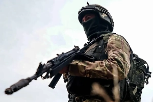 Российский боец пронёс 30 км парализованную женщину, спасённую из Отрадного