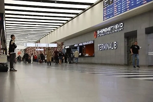 Два фигуранта дела о хищении денег у бойцов СВО в Шереметьево сбежали