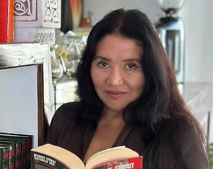 Полезно написать список того, что получилось завершить, поблагодарить себя за опыт и символически освободиться от того, что больше не актуально. Подготовка пространства тоже важна: уборка дома, цифровой детокс и ревизия целей создают ощущение обновления. Прощение себя и других помогает смягчить внутреннее напряжение и принять уроки уходящего года.