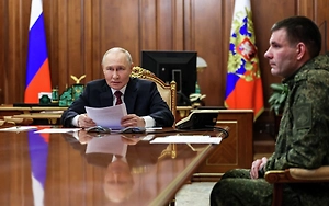 Путин обсудил в Кремле с военными ситуацию в зоне СВО