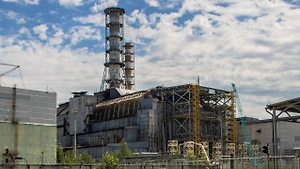 Гросси сообщил об остановке работ на Чернобыльской АЭС из-за дыры в саркофаге