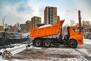 Так плавятся сугробы: В Москве за сутки «уничтожают» снег объёмом в 2,6 млрд стаканчиков кофе