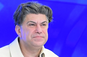 «Стыд и срам!»: Цискаридзе пристыдил телеведущую за позу в ложе Большого и велел мыть полы