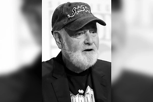 Режиссёру Райнеру перерезали горло во время семейного конфликта