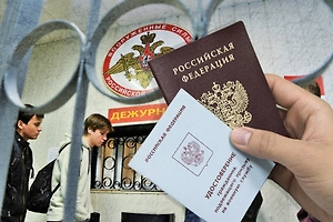 Штраф круглый год: кто с 2026 года обязан сообщать военкомату о переезде