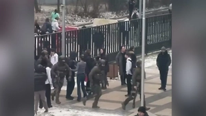 Появилось видео с места нападения подростка с ножом на Успенскую школу в Горках-2