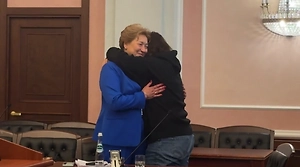 Полина Лурье и её адвокат расплакались после решения Верховного суда