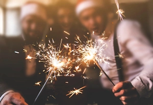 «Отметьте символически»: В Госдуме призвали заменить корпоративы на выплату 13-й зарплаты