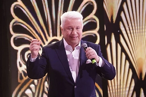 «‎Всё замечательно!» Винокура застигли на гастролях слухи об уходе на покой