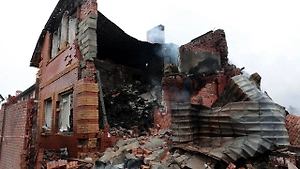 Губернатор Слюсарь показал фото дома, разрушенного в Батайске после удара ВСУ