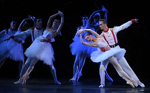 Цена двух билетов на «Щелкунчик» в Большом театре взлетела до 400 тысяч рублей