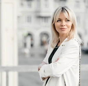 Если ранее подготовка к празднику начиналась с похода в магазин для привычных покупок, то теперь люди изучают составы, сравнивают продукты между собой и выбирают те, где меньше всего искусственных добавок.