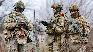 Кураторы, реабилитация и льготы: Как Петербург помогает семьям героев СВО по поручению Путина