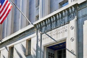 Минюст США удалил 16 файлов в деле Эпштейна ради защиты жертв