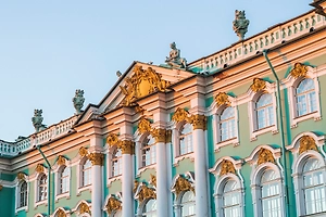 Журналист Кремлёвского пула показал Александровский зал Зимнего дворца, украшенный к Новому году