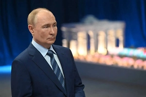 Путин призвал страны СНГ бороться с попытками фальсификации истории