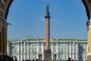 Путин рассказал Пашиняну, как стоит Александровская колонна