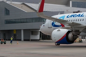 Летевший из ОАЭ в Екатеринбург самолёт экстренно сел в Ашхабаде с выключенным двигателем