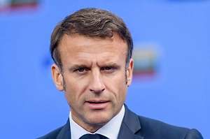 Возомнил себя Томом Крузом: Макрона подняли на смех после тренировки с французскими военными в ОАЭ