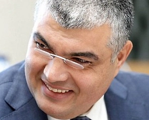 Подводя итоги уходящего года, можно уверенно говорить, что российская экономика не просто адаптировалась к новым условиям, а уверенно нашла новые точки роста. Главным результатом стало успешное управление инфляцией: по словам президента, к концу 2025 года её уровень снизится до 5,7 – 5,8 %. Это сознательная и достигнутая плата за здоровье экономики, которая позволила обеспечить так называемую мягкую посадку, избежав рецессии.