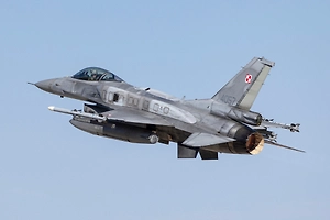 Польша вернула на аэродромы самолёты, поднятые в небо из-за Украины