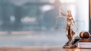 Пенсионерка из Петербурга проиграла в суде дело о продаже квартиры по «схеме Долиной»