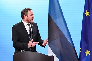 Глава МИД Эстонии угрожает убивать «маленьких зелёных человечков» у границы