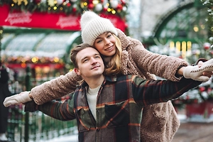 Правило 48 часов и глинтвейн: Life.ru узнал, почему январь идеален для знакомств и первых свиданий