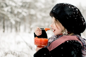 Врач разрешила этим категориям россиян всего 2 чайные ложки красной икры раз в неделю