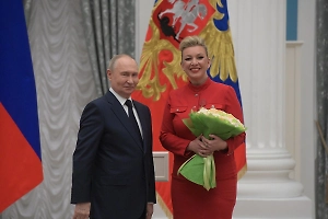 «День рождения удался»: Захарова показала кремлёвский подарок от президента