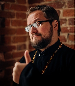 Ни в какой из дней года не стоит ни о ком говорить и думать плохо. Тому, кому адресована твоя ненависть, от этого ни горячо ни холодно, а ты с этим злом живёшь, оно тебя разрушает. Рай Зеленскому только сниться будет. Только после его смерти уже можно что-то говорить определённо.