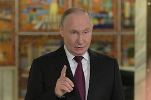 Путин пообщался с девочкой, мечту которой исполнил на «Ёлке желаний»