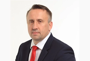 Подобные действия фактически приравниваются к распространению недостоверной и вредной информации. «Закон «О рекламе» призван защищать граждан от введения в заблуждение. <...> Туалетная бумага «Победа наших» — это не маркетинг, это прямое оскорбление, плевок в адрес наших отцов, дедов и всех воинов, которые отдали жизни за свободу Родины.