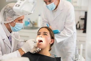 Больше не нужно ждать: Врач раскрыл секрет успешной имплантации зубов