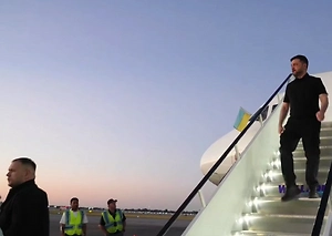 Зеленский прилетел во Флориду на переговоры с Трампом в спортивной одежде