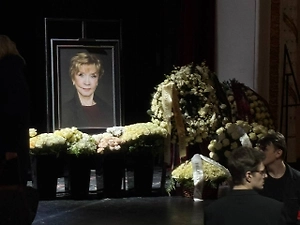 Life.ru публикует фото с церемонии прощания с легендой советского кино Верой Алентовой