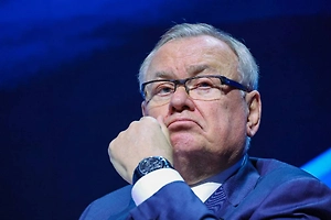 Глава ВТБ прокомментировал анекдотом про нищего спор банков с маркетплейсами