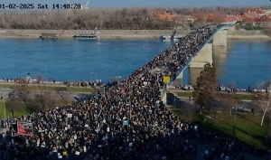 В Сербии протестующие студенты заблокировали три моста в Нови-Саде