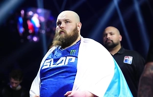 Чемпион мира по пощёчинам Вася Пельмень пропустил оплеуху от ФНС и лишился доступа к счетам