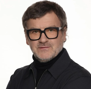 По сути, не важно, кого на кого обменивают. Обменивают тех, кто не является политическими осуждёнными. То есть это не люди, которые влияли на государственную политику. Ни американец, ни Винник не участвовали в шпионских или политических проектах. Обмен осуществляется в рамках жестов доброй воли. Это очень важно понимать — жесты доброй воли, которые предшествуют переговорному процессу между РФ и США.