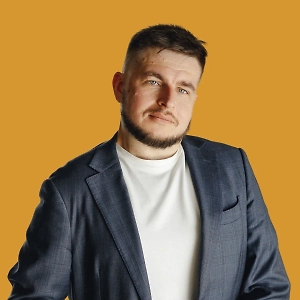Она явно демонстрирует, что он ей не нужен, без него справится. И самое главное, скажем так, отношения у них сугубо партнёрские. В публичном поле это желание как минимум задеть, показать, что Макрон и его супруга — это две самостоятельные единицы. Это говорит о разладе, это говорит об огромном разладе в их паре. Разлад этот идёт давно. Первая леди Франции перестала быть первой леди. Первая леди Франции становится каким-то первым джентльменом.