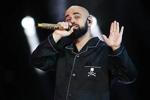 Уехавшего из России рэпера Артика заметили на свадьбе детей главного раввина РФ и раввина Одессы