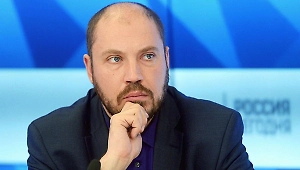 В данном случае нас ждёт продолжение разрушительного курса Германии на полную изоляцию от России. Несмотря на усилия, предпринятые предыдущей коалицией, отношения России и Германии всё-таки полностью не разорваны. Около двух с половиной тысяч немецких компаний прямо или через окольные пути продолжают работу на российском рынке. Однако если правительство Мерца будет продолжать курс своих предшественников, то, скорее всего, отношения России и Германии ещё более ухудшатся. 