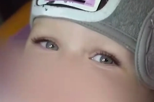 Новый безумный тренд: Россиянки бросились наращивать и ламинировать ресницы маленьким детям