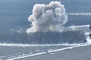Появилось видео сброса адской авиабомбы в несколько тонн на логово ВСУ в курском лесу